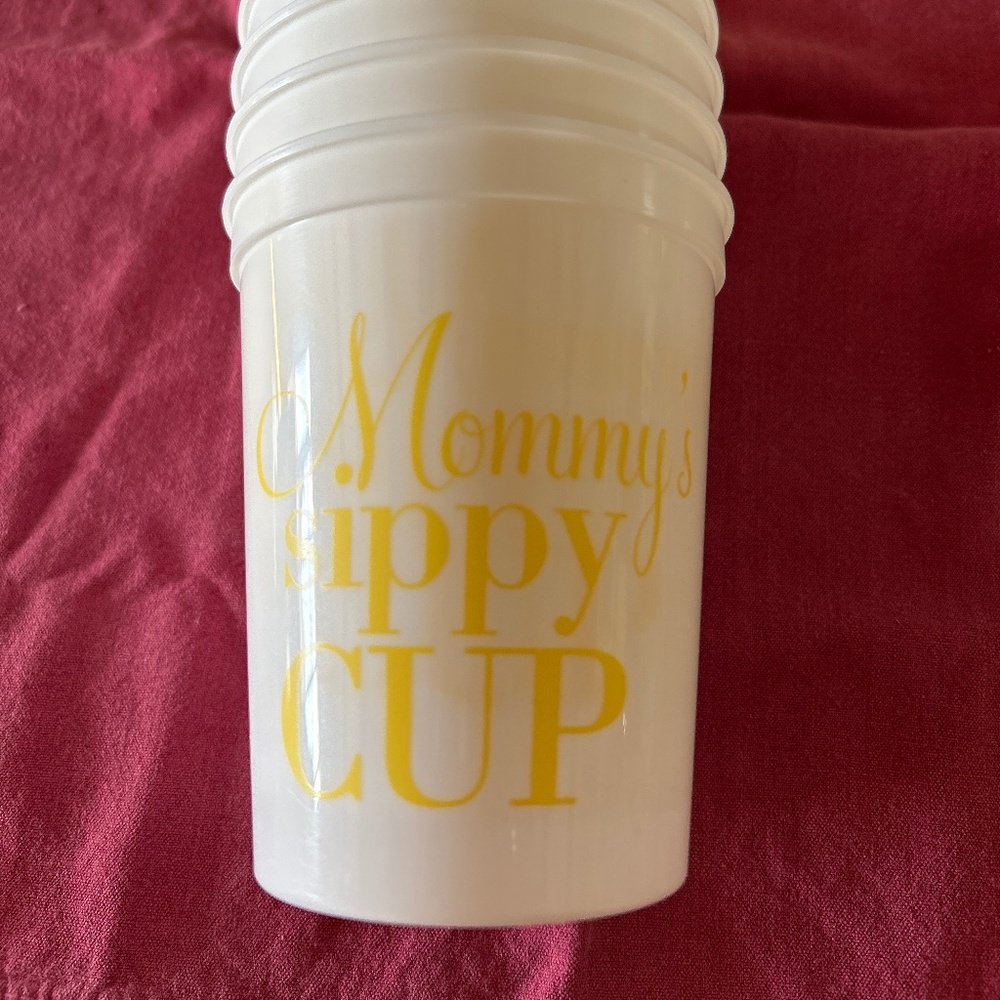 “Mommy’s sippy cup” seven plastic cups